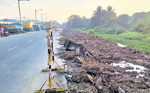 The TNUHDB had earlier instructed the residents to construct the houses at least 10 feet away from the land to facilitate road widening and drainage facilities.
