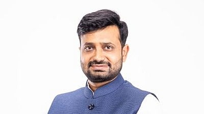 Hemant Katare is the son of former Leader of Opposition and MP minister Late Satyadev Katare. 