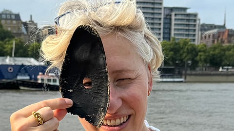Lara Maiklem on
the foreshore of the
Thames river