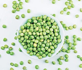 DRI’s Chennai unit first stopped five containers at Chennai Port last week, where they discovered that it had green peas, which are restricted for import only through Kolkata Port at an MIP of Rs 200/kg. 