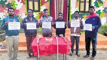 The arrested poachers along with the incriminating articles 