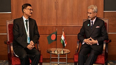 Bangladesh's Foreign Affairs Adviser, Mohammad Touhid Hossain with India's External Affairs Minister S Jaishankar