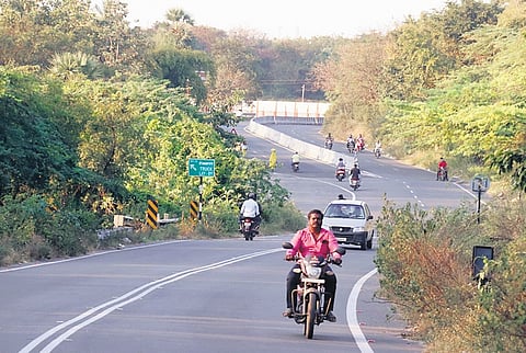 110km two-lane Vellore-Tiruvannamalai-Villupuram National Highway 