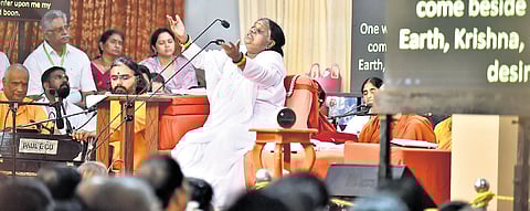 Mata Amritanandamayi at a festival in Virugambakkam