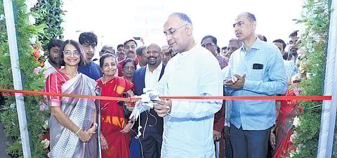 Health Minister Dinesh Gundu Rao inaugurates the hospital in Bagalkot on Tuesday