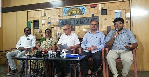 Rajesh Bhat, V.N.Rajashekar, N.Ravi, Shobha S and G.Hanumesh, all members of Bangalore Metro Commuters Association,  addressing newspersons at Press Club in Bengaluru on Wednesday. 