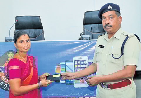 Guntur police recover 234 phones worth Rs 46 lakh