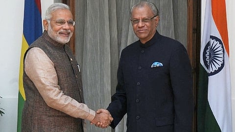 PM Narendra Modi with Mauritian Prime Minister Navin Ramgoolam. 