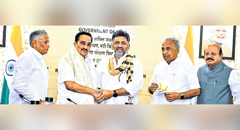 Deputy Chief Minister DK Shivakumar greets Jal Shakti Minister CR Patil 
in New Delhi on Tuesday 