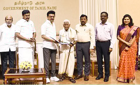 CM Stalin gives Rs 1 lakh aid to 10 artistes who received Kalaimamani award