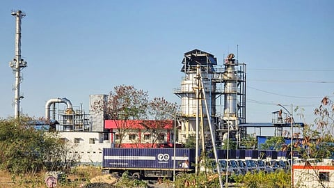 According to official sources, five of 12 containers containing five different kinds of waste were first unlocked.