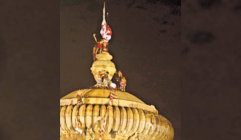 Stating that the Mahadeepa of Lord Lingaraj fell in the same manner in which Lord Balabhadra’s idol had slipped during the Rath Yatra, Das said such an incident took place due to lack of preparedness on the part of the administration.