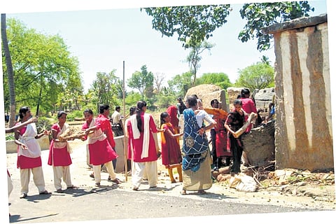 The small structure was a replica of the temples in Belur and Halebidu, and inspired Kaleemulla to explore and learn more about the temples of Nagamangala. 