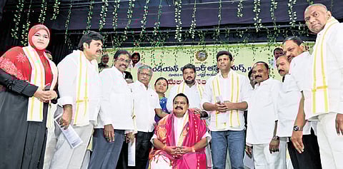 Union Minister of State Pemmasani and local MLAs felicitated newly elected Indian Chamber of Commerce, Guntur chairman Yelchuri Venkateswarlu