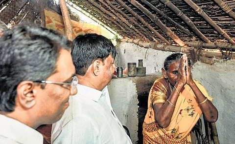A tribal woman thanks Social Welfare Minister HC Mahadevappa for power supply to her hamlet 