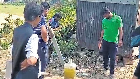 Locals removing pillar placed by West Bengal officials at Sahabajipur.