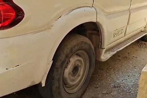 A clash erupted between two groups at Darbhanga House in Patna University earlier today. 