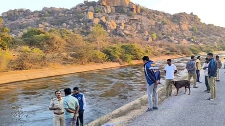 Police and other agencies engage in rescue operation along the Tungabhadra canal near Anegundi of Koppal district on Friday.