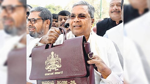 CM Siddaramaiah arrives at Vidhana Soudha to present the state budget.