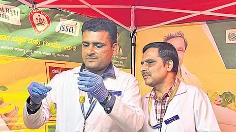 The department had set up these kiosks on October 24, equipped with rapid tests and a magic box, to help the public check the quality of everyday food items. 