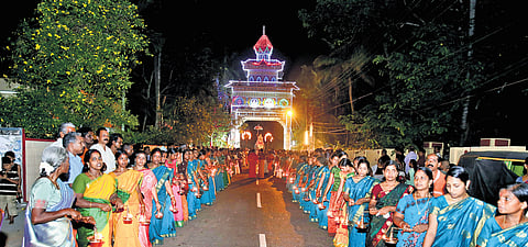 Women carrying kuthuvilakku participating in the procession escorting Kodungalloor Bhagavathy to Vaikom Mahadeva temple for the Vadakkupurathu Pattu ritual in 2013