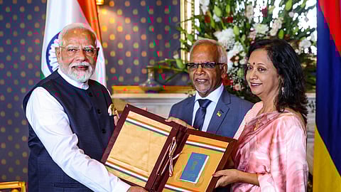 Modi announces OCI cards for Mauritian PM Ramgoolam, spouse Veena.