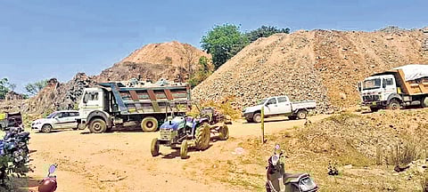 The vehicles which were engaged in illegal mining on Aruha hill.