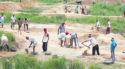 Make Aadhaar-based payment optional for MGNREGA workers: House panel