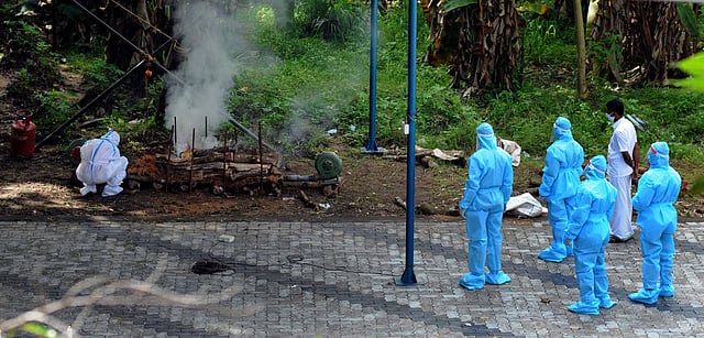 Cremation of a Covid-19 victim at Chembumukku church cemetery in Kochi