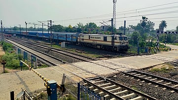 A train passing at a level crossing near Bahanaga Railway Station 