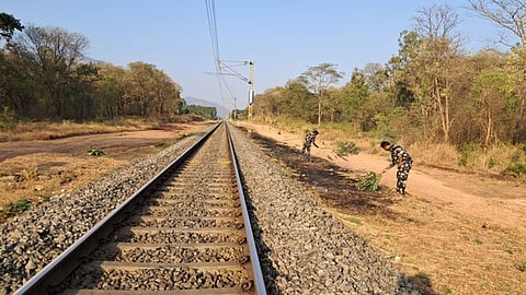  A purse was recovered from the deceased, which the police kept at the police station after counting the money.