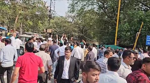 The lawyers were protesting against the lodging of an FIR against senior High Court advocate Arvind Jain and his two lawyer sons 