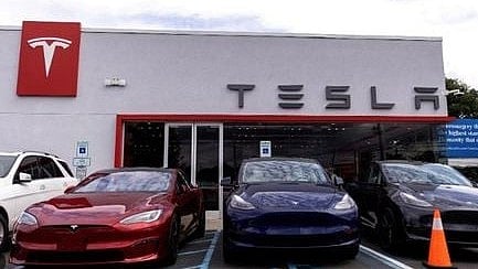 While price reductions have provided a short-term boost in sales, they have severely eroded the company’s profit margins, leading to investor unease. 