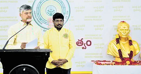 Chief Minister Nara Chandrababu Naidu paid floral tributes to the statue of Potti Sriramulu, and launched his 125th birth anniversary celebrations on Sunday.