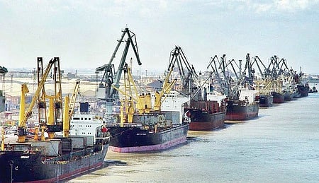 Ramayapatnam, managed by Navayuga Engineering, leads at 52.91% completion, with a December 2025 deadline.