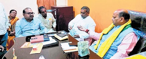 Samal engaged in discussion with local BJP leaders on Sunday 