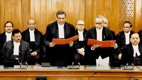 Chief Justice of India (CJI) Sanjiv Khanna administers the oath of office to Justice Joymalya Bagchi, a judge of the Calcutta High Court, as a Supreme Court judge.