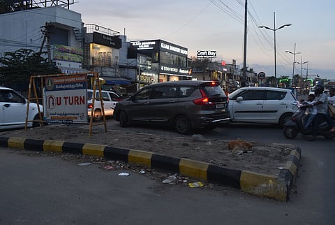 Some motorists raised concerns over the absence of reflectors, signboards, and caution boards at the spot.