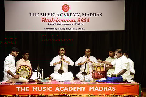 Blazing reeds and beating drums 