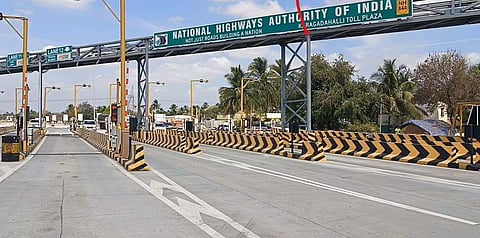 A picture of Karagadahalli tollgate near Palacode. 