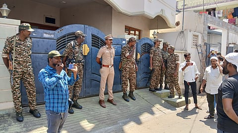  Officials from the Enforcement Directorate held searches at two locations belonging to the functionaries of the SDPI party at Mettupalayam, and the search has been underway since 3 am.
