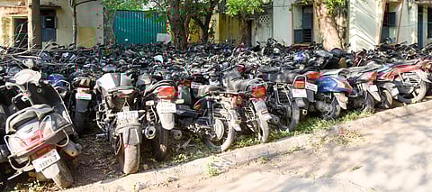 Vehicles dumped on the premises of police quarters at Srirangam