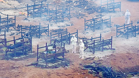 Cremation of Covid-19 victims on multiple pyre sites | File pics : vinod kumar t, Nagaraja gadekal, Pandarinath B, Shriram B N 