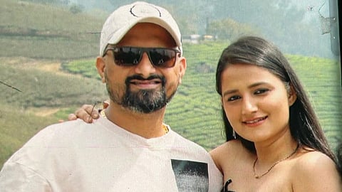 A 32-year-old woman, Gauri Khedekar alias Gauri Anil Sambrekar, was murdered by her husband, Rakesh Rajendra Khedekar (36).