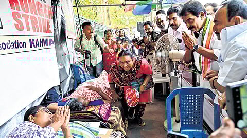 AICC general secretary K C Venugopal addressing ASHA workers who are on a hunger strike in front of the Secretariat in Thiruvananthapuram 