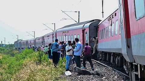 Congress demands probe into train mishap