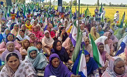 The Union Government has postponed the scheduled May 4 meeting with Punjab-based farmer unions after the KMM and the Sanyukt Kisan Morcha (Non-Political) insisted on excluding representatives of the Punjab government from the discussions.