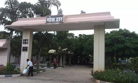 The cast facility promotes sustainable cremation alternatives, while the LPG-based crematorium ensures an environmentally friendly farewell. 