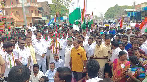  More than 300 cadre from Congress staging a protest in front of Ariyankuppam police station in Puducherry on Tuesday morning 