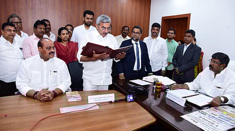 Koyye Moshenu Raju administers oath to five new MLCs